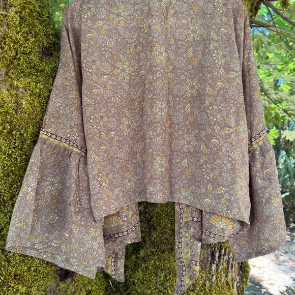 Kantha Bae Silk Shrug - Picture 2 of 5